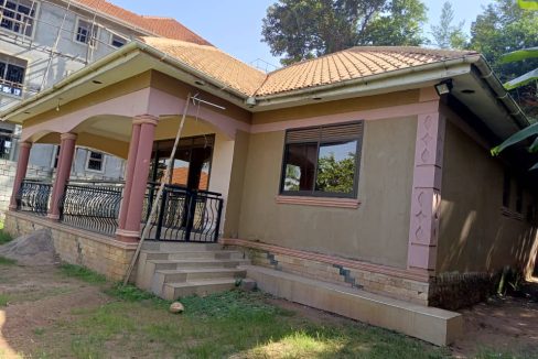 Cozy 4-Bedroom Home for Sale in Makindye Boston | Novera Real Estate Uganda