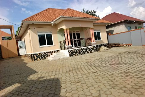 3 Bedroom Modern House for Sale – Bulenga Buloba