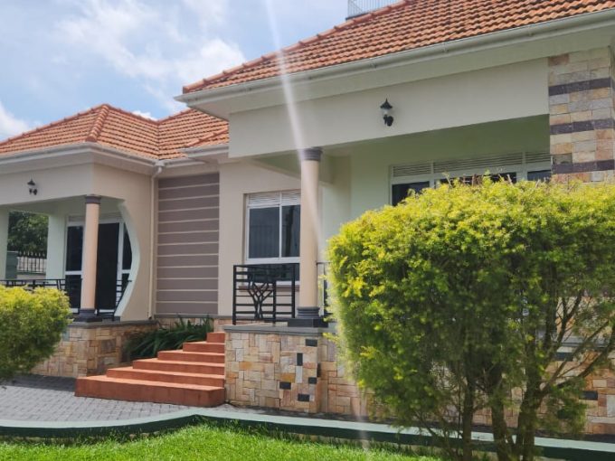 Elegant 3 Bedroom Home for Sale in Namulanda | Tarmac Access via Lutembe Road