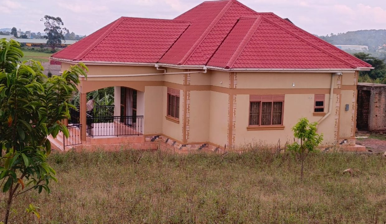 Quick Sale Country Home for Sale in Bombo | 4 Bedroom House on 1.5 Acres