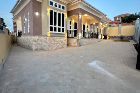 Brand New Luxury 4 Bedroom Home for Sale in Kitende | Walkable to Entebbe Road