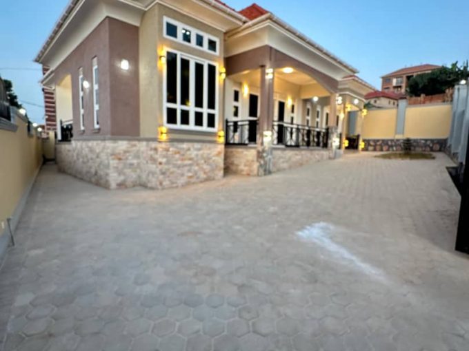 Brand New Luxury 4 Bedroom Home for Sale in Kitende | Walkable to Entebbe Road