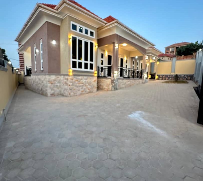 Brand New Luxury 4 Bedroom Home for Sale in Kitende | Walkable to Entebbe Road