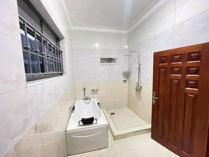 1780550957879