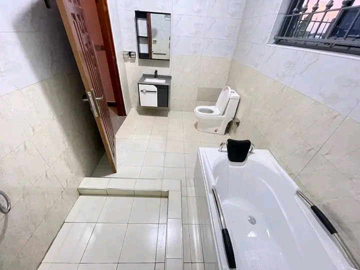 1780550973985
