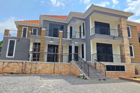 Luxury 7 Bedroom Lake View Villa for Sale in Kigo | Entebbe Road