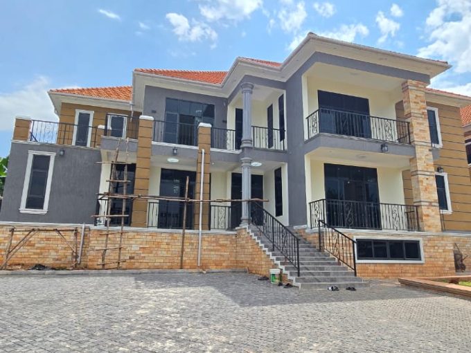 Luxury 7 Bedroom Lake View Villa for Sale in Kigo | Entebbe Road