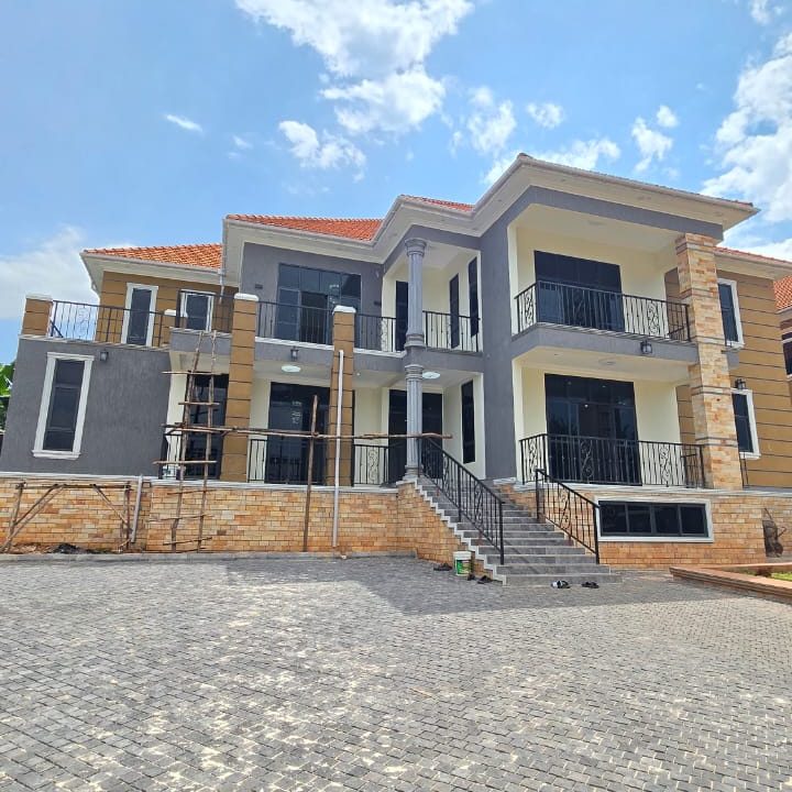 Luxury 7 Bedroom Lake View Villa for Sale in Kigo | Entebbe Road