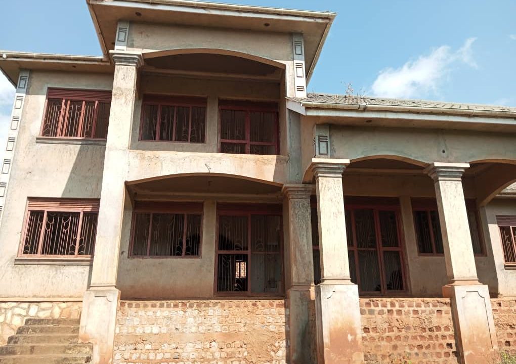 4-Bedroom House on 1 Acre & 30 Decimals for Sale in Nakawuka – UGX 380M