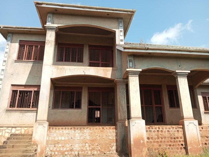 4-Bedroom House on 1 Acre & 30 Decimals for Sale in Nakawuka – UGX 380M