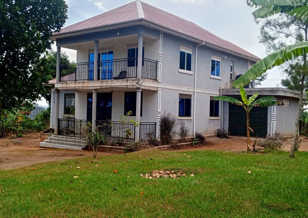 Quick Sale: 4-Bedroom Country Home on 2 Acres in Matugga Kanyanda–Semuto Road – UGX 340M