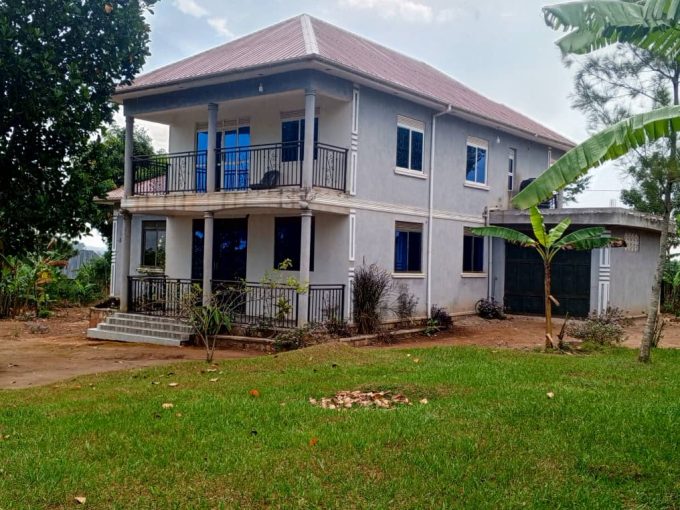 Quick Sale: 4-Bedroom Country Home on 2 Acres in Matugga Kanyanda–Semuto Road – UGX 340M